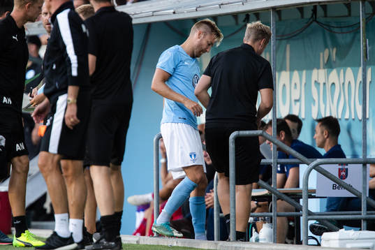 Rasmus Bengtsson of Malmö FF leaves the pitch due to injury