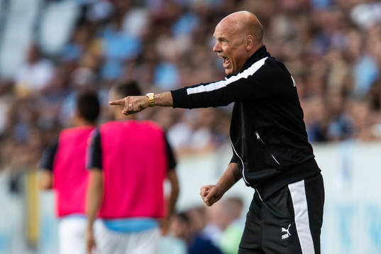 Head coach Uwe Rösler of Malmö FF reacts