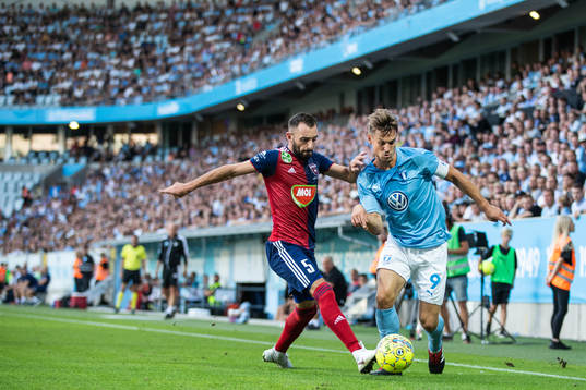 Attila Fiola of Vidi and Markus Rosenberg of Malmö FF