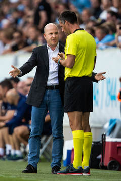 head coach Marko Nikolić reacts against the fourth referee