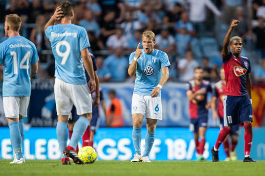 Oscar Lewicki of Malmö FF looks dejected
