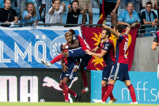 Players of Vidi celebrates 1-1