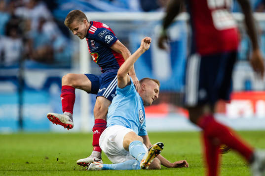 Franz Brorsson of Malmö FF and István Kovács competes