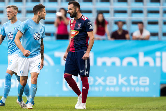 Arnór Ingvi Traustason of Malmö FF and Attila Fiola of