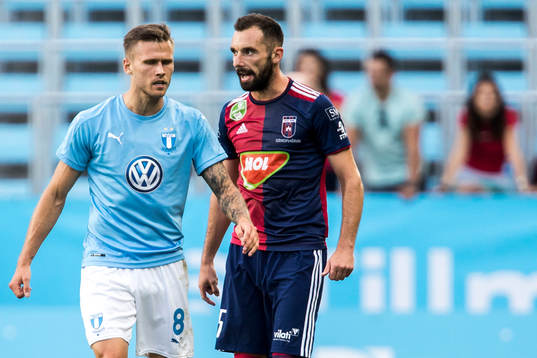 Arnór Ingvi Traustason of Malmö FF and Attila Fiola of