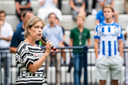 Social- och idrottsminister Annika Strandhäll talar