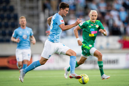 Malmö FFs Marcus Antonsson med boll