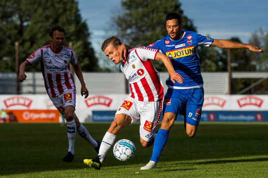 Mikael Nord Ingebrigtsen of Tromsø and Marcos Vales