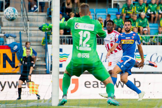 Mushaga Bakenga of Tromsø with a chance