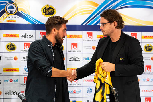 Elfsborgs klubbchef Stefan Andreasson och nyförvärvet