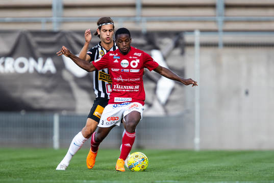 Degerfors Kevin Wright och Landskronas Viktor Svensson