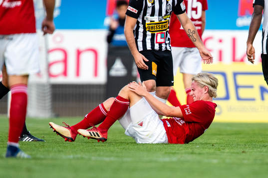 Degerfors Viktor Götesson grimaserar