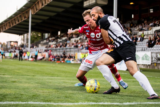 Degerfors Erik Lindell och Landskronas Akram Mansour