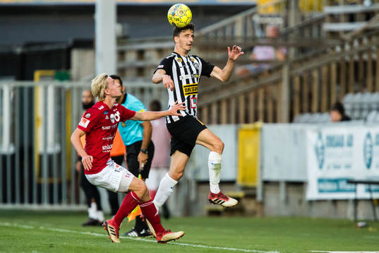 Degerfors Erik Björndahl och Landskronas Jetmir Haliti