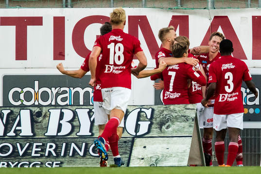 Degerfors spelare jublar