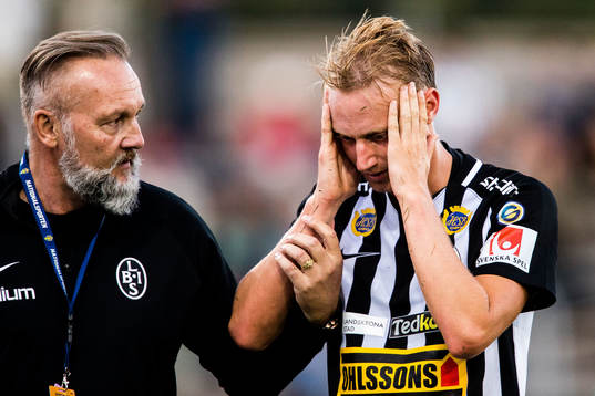 Landskronas Måns Ekvall hjälps av plan
