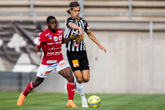 Degerfors Kevin Wright och Landskronas Adi Nalic