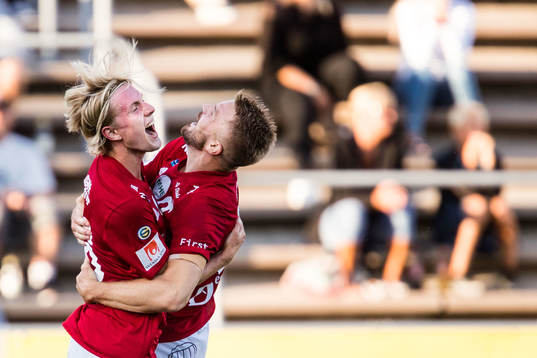 Degerfors Viktor Götesson och Erik Björndahl jublar