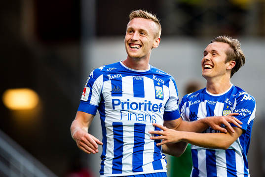 IFK Göteborgs Sebastian Ohlsson jublar med Patrik Karlsson
