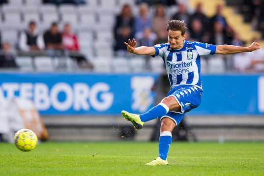 IFK Göteborgs Amin Affane skjuter ett skott
