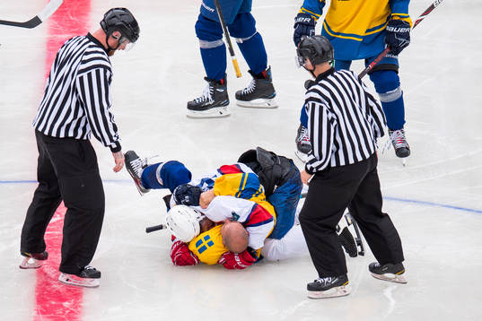 Pål Tøien of Norway and Markoolio of Sweden fight