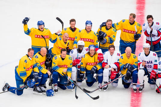 The Swedish players (top row from the left) Markoolio,