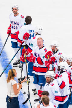 Roy Johansen and the Norwegian players