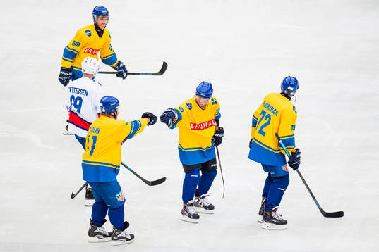 Tomas Brolin and Håkan Södergren of Sweden celebrate a