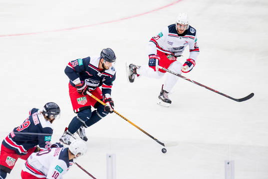 Artem Anisimov of Team Henke and Nikolaj Ehlers of Team