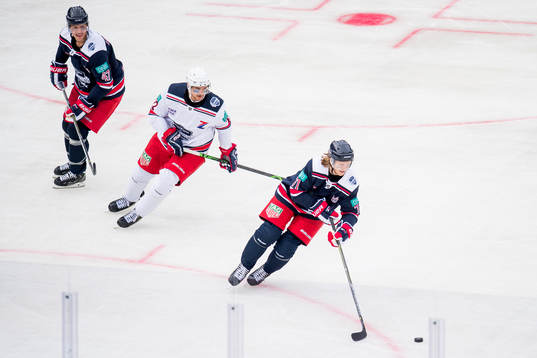 Hampus Lindholm of Team Henke, Nino Niederreiter of Team