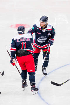 Daniel Alfredsson and William Nylander of Team Henke