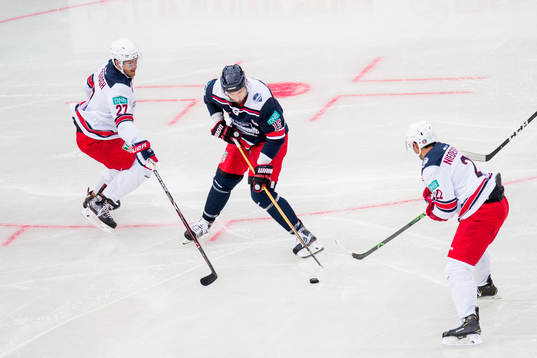 Ryan McDonagh of Team Zucca and Artem Anisimov of Team Henke