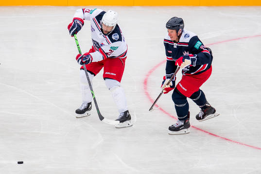 Peter Forsberg of Team Zucca and Daniel Alfredsson of Team