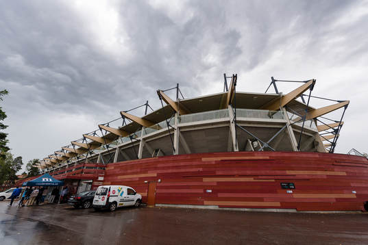 Mörka moln över Myresjöhus arena före fotbollsmatchen i