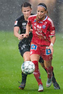 Linköpings Kosovare Asllani jagas av Växjös Frida Boriero