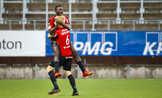 Brommapojkarnas Eric Johana Omondi gör 0-1 och jublar med