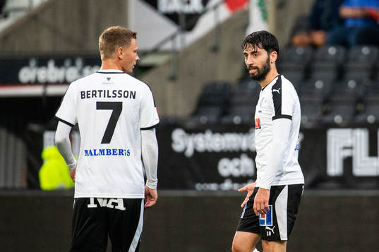Örebros Johan Bertilsson och Nahir Besara deppar