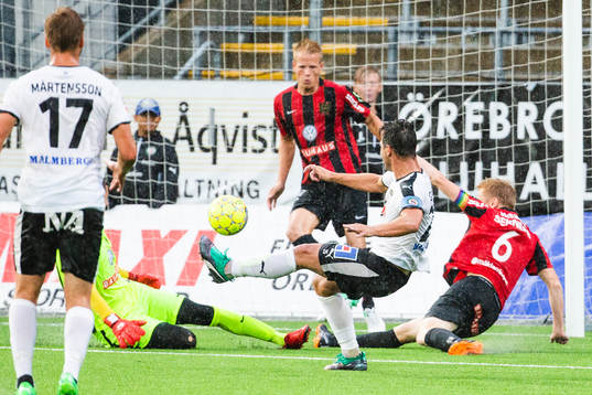 Örebros Nordin Gerzic med målchans
