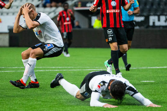 Örebros Sebastian Ring och Nahir Besara deppar