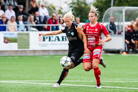 Göteborgs Rebecka Blomqvist och Piteås Selina Henriksson