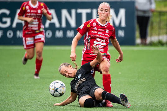 Göteborgs Julia Zigiotti Olme och Piteås Julia Karlenäs