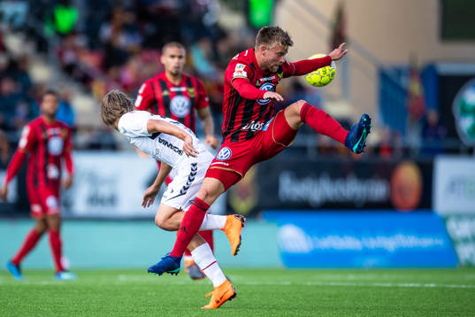 Kalmars Isak Magnusson  och Östersunds Dennis Widgren