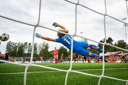 Piteås Julia Karlenäs sätter 3-3 på straff