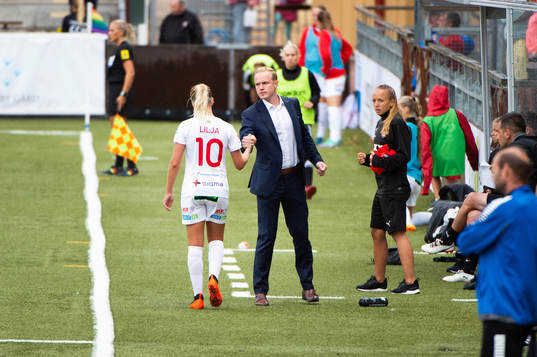 Rosengårds Nellie Lilja och tränare Jonas Eidevall