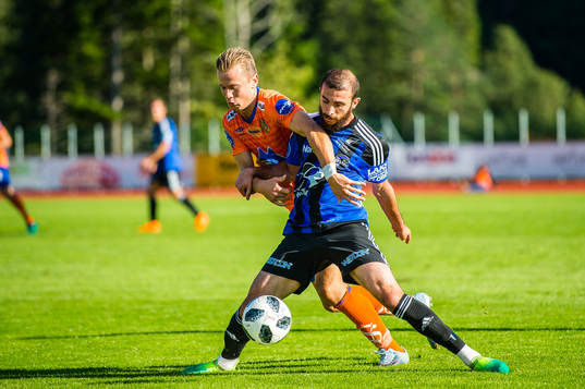Ståle Steen Sæthre of Aalesund and Otar Javashvili of