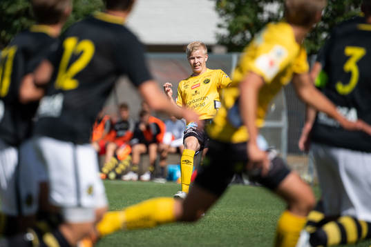 Elfsborgs Kevin Liimatainen lägger frispark