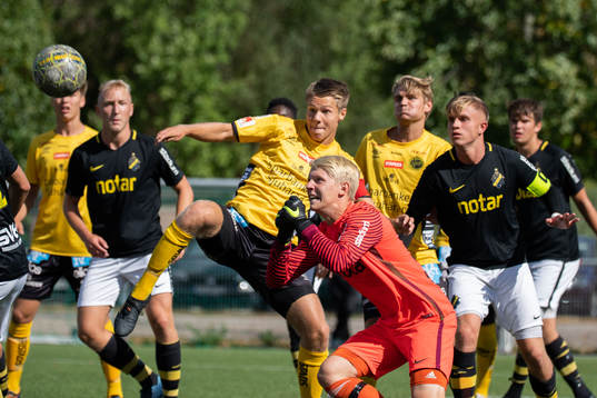 AIKs målvakt Oliwer Lukasz Lazarz