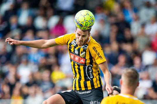 Häckens Johan Hammar nickar