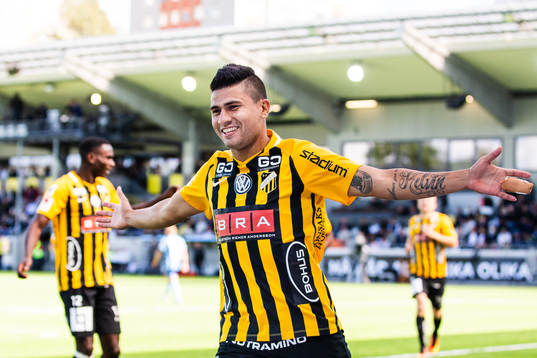Häckens Paulinho jublar