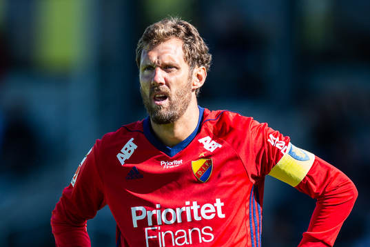 Djurgårdens målvakt Andreas Isaksson deppar